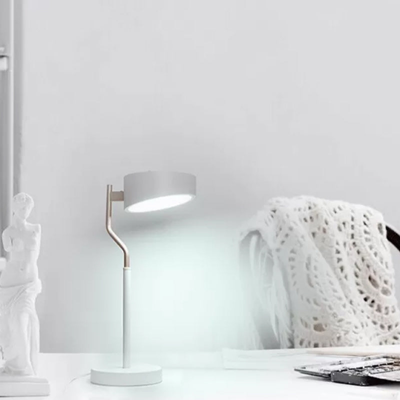 Geometrie -Tischlampe moderner Metall mit einem Lichttischlicht