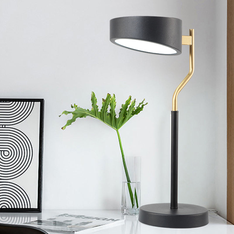 Geometrie -Tischlampe moderner Metall mit einem Lichttischlicht