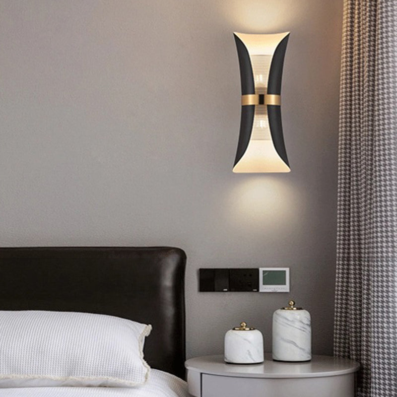 Metall gebogene Wandleuchter moderner Stil 2 Lichter Wandscheibe Jung