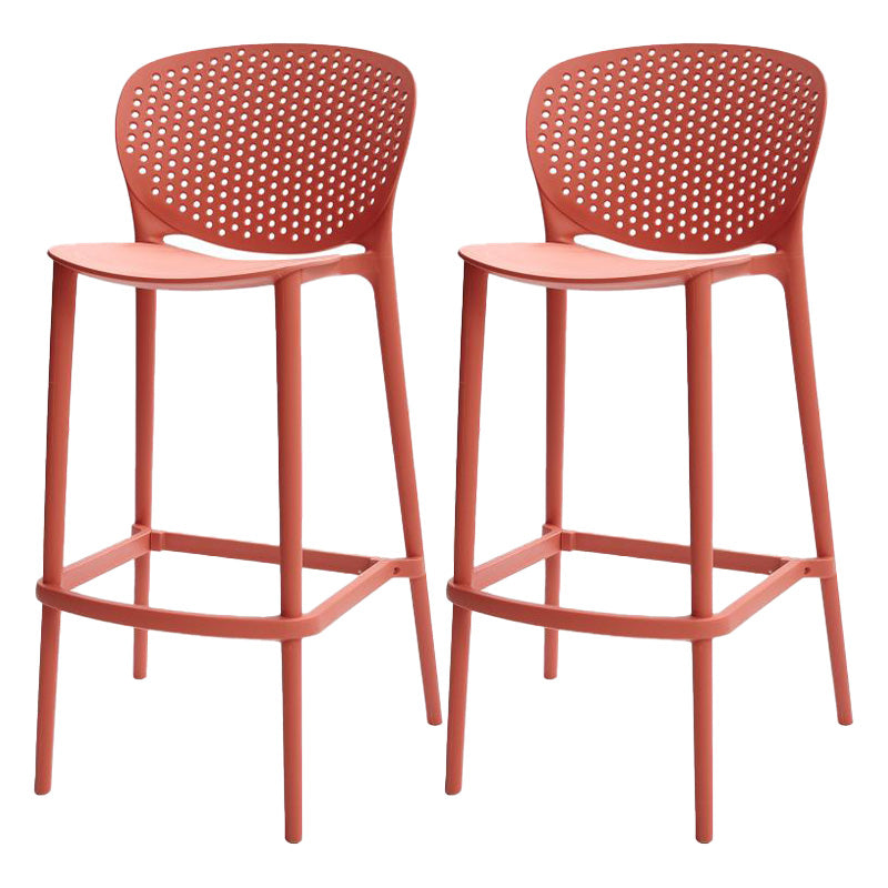 Moderno sgabello da bar in plastica da banco di backnatless.