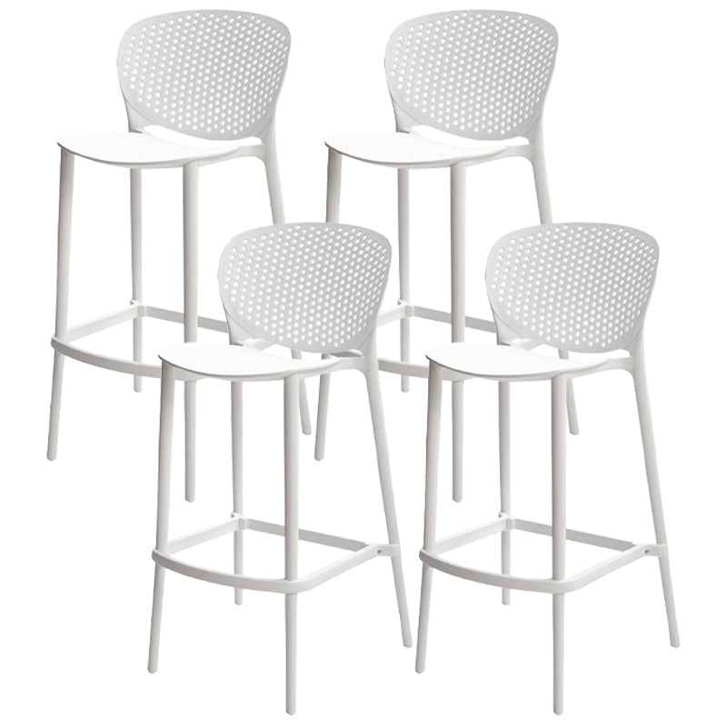 Moderno sgabello da bar in plastica da banco di backnatless.