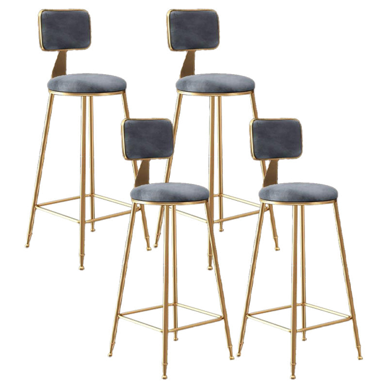 Taburete de bar de metal de estilo moderno con reposapiés y taburete de bar con respaldo bajo