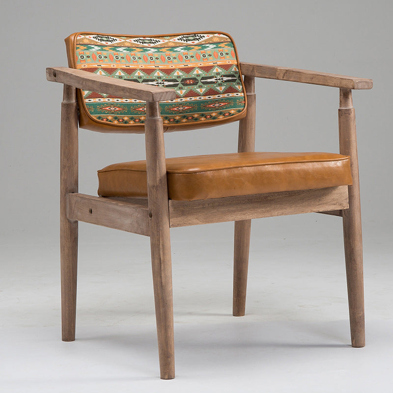 Silla de comedor de cuero con respaldo abierto de madera de caucho de granja con acabado mate