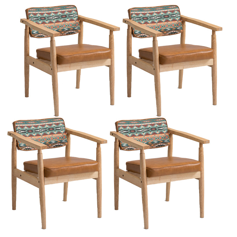 Silla de comedor de cuero con respaldo abierto de madera de caucho de granja con acabado mate