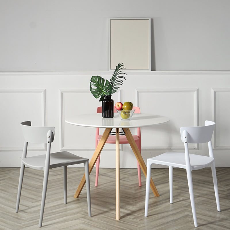 Silla sin brazos de comedor de plástico escandinavo, silla lateral con respaldo abierto