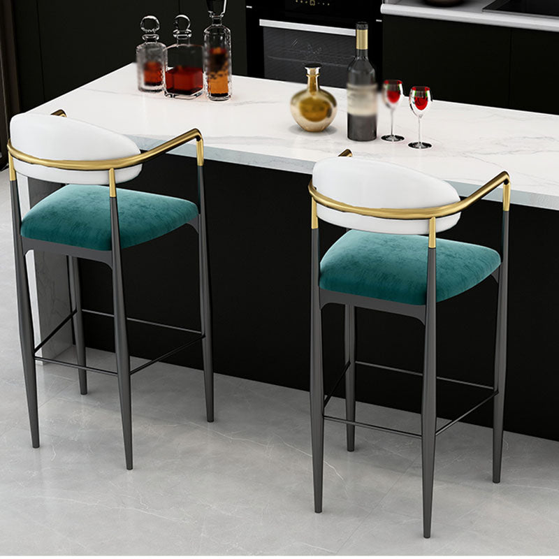Scandinavian Metal Upholstered Counter Stools Armed Bar Stools with Footrest