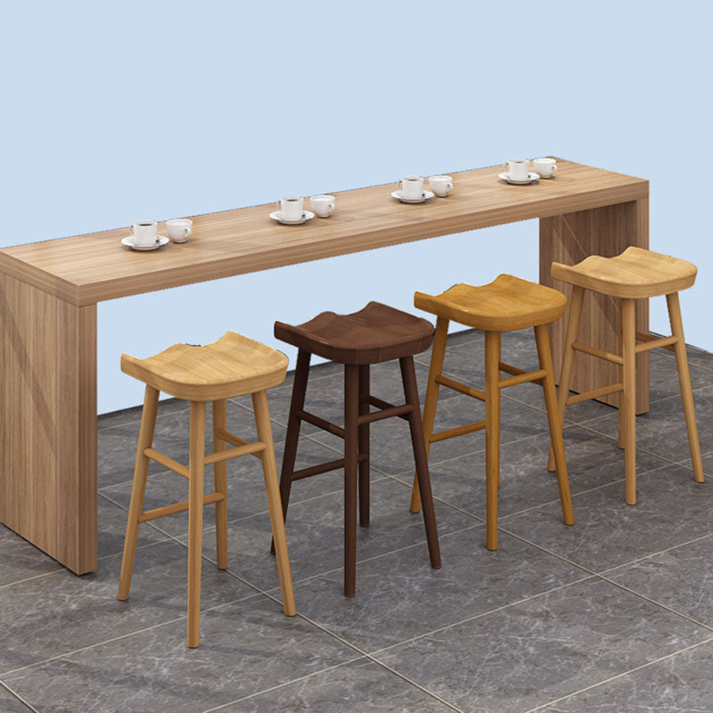 Industrielles Holz Rückenfreier Barhocker einfacher Innenhocker mit konturiertem Sitz