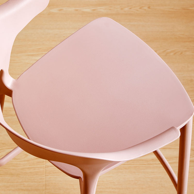 Tabouret de bar nordique à dossier bas en plastique, haut empilable d'intérieur avec siège en selle