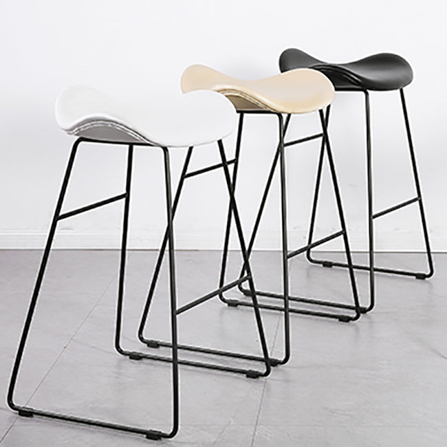 Barhocker aus Metall im Industriestil, Schalensitz, Schlittenbeine, Thekenhocker für die Küchenbar