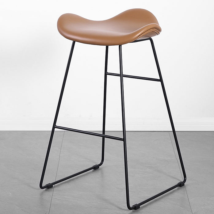 Barhocker aus Metall im Industriestil, Schalensitz, Schlittenbeine, Thekenhocker für die Küchenbar