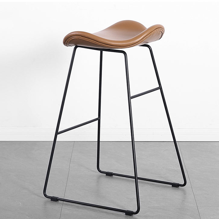Barhocker aus Metall im Industriestil, Schalensitz, Schlittenbeine, Thekenhocker für die Küchenbar