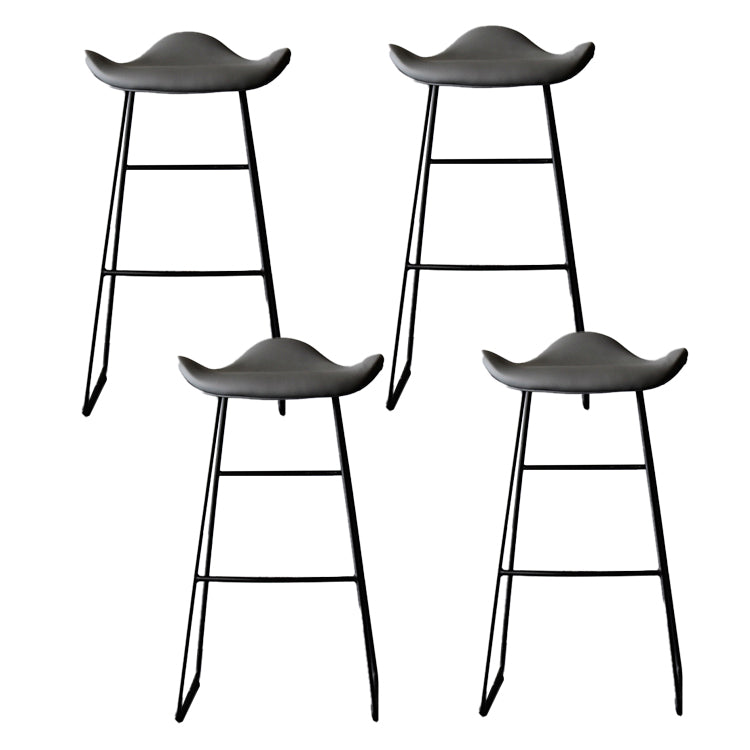 Barhocker aus Metall im Industriestil, Schalensitz, Schlittenbeine, Thekenhocker für die Küchenbar