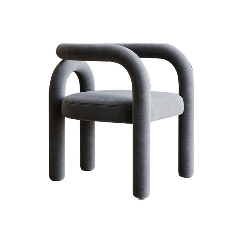 Silla de comedor curvada de terciopelo con respaldo abierto y acabado mate, estilo diseñador