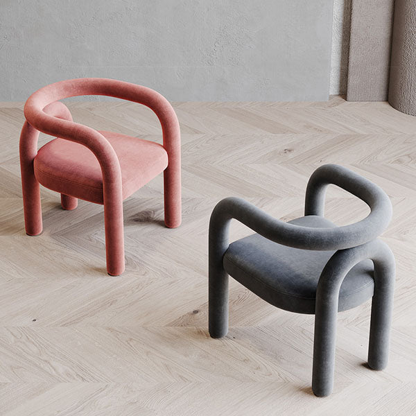 Silla de comedor curvada de terciopelo con respaldo abierto y acabado mate, estilo diseñador