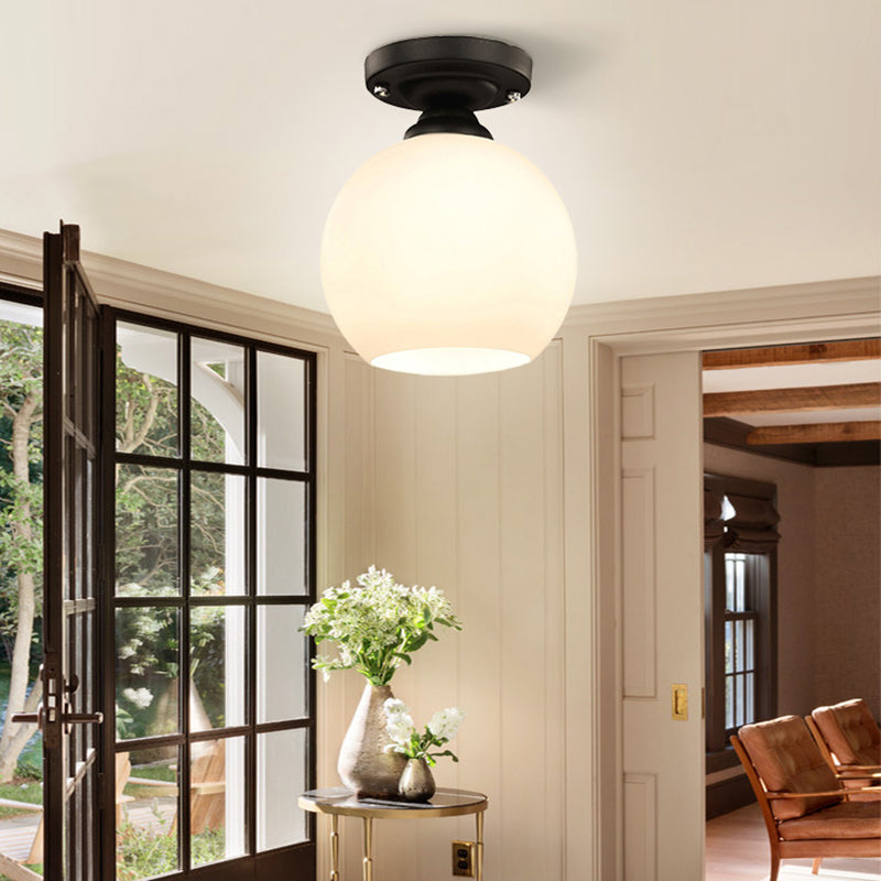 Lámpara de techo de sombreado negro pasillo de vidrio simplista cerca de la lámpara de techo