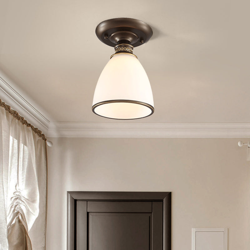 Lámpara de techo de sombreado negro pasillo de vidrio simplista cerca de la lámpara de techo