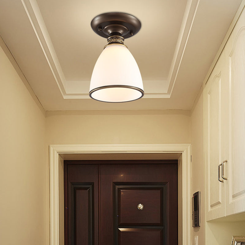 Lámpara de techo de sombreado negro pasillo de vidrio simplista cerca de la lámpara de techo