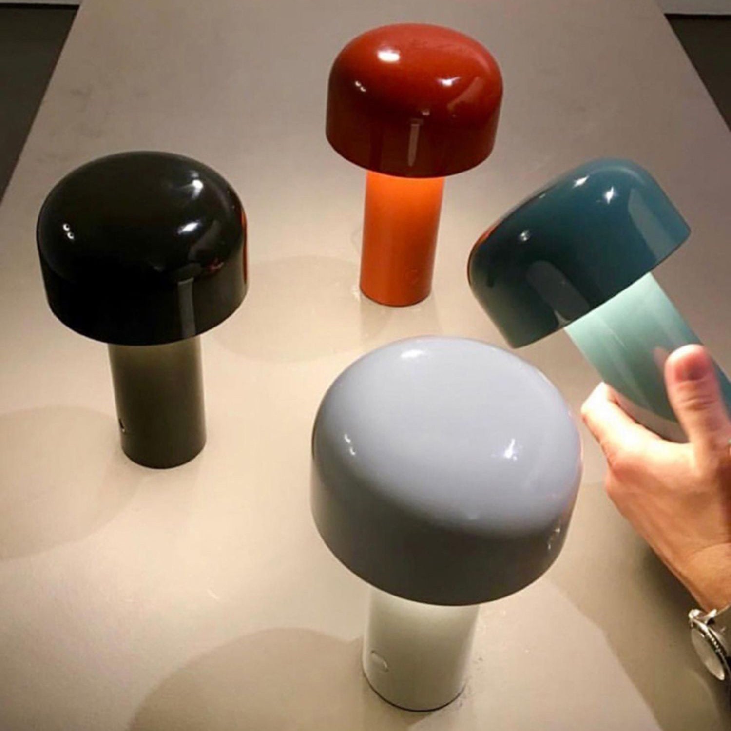 Metal Mushroom Table Light Minimalist Style LED Night Table Lamp
