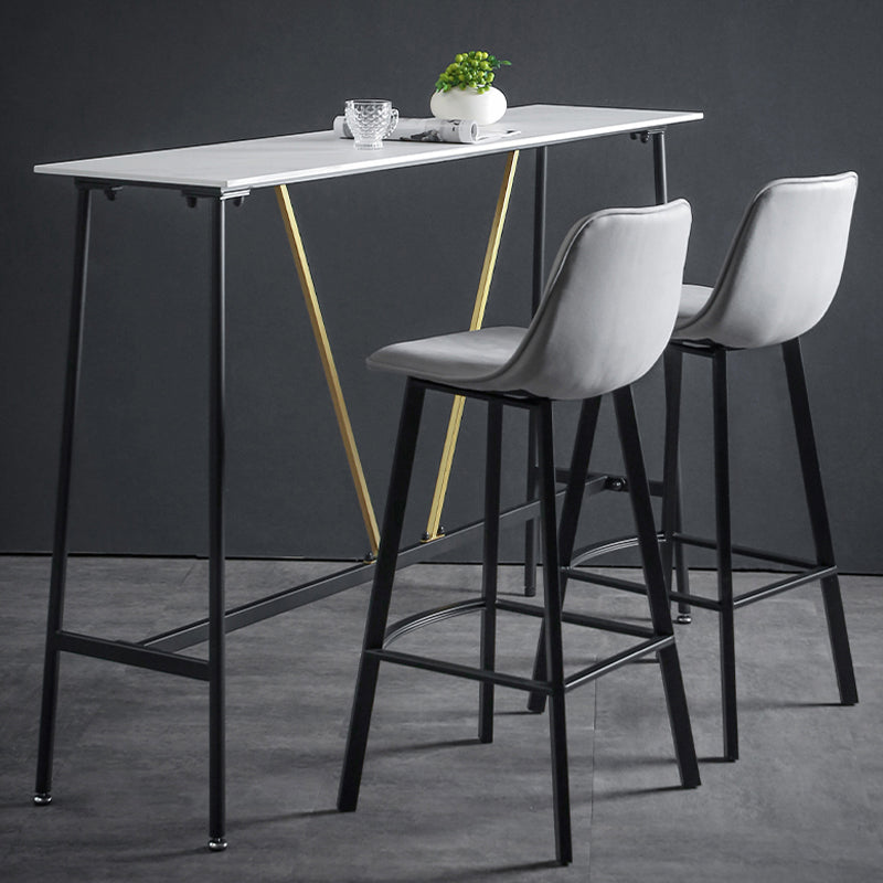 Barhocker im Industriestil mit Eisenbeinen, Thekenhocker für die Restaurantbar