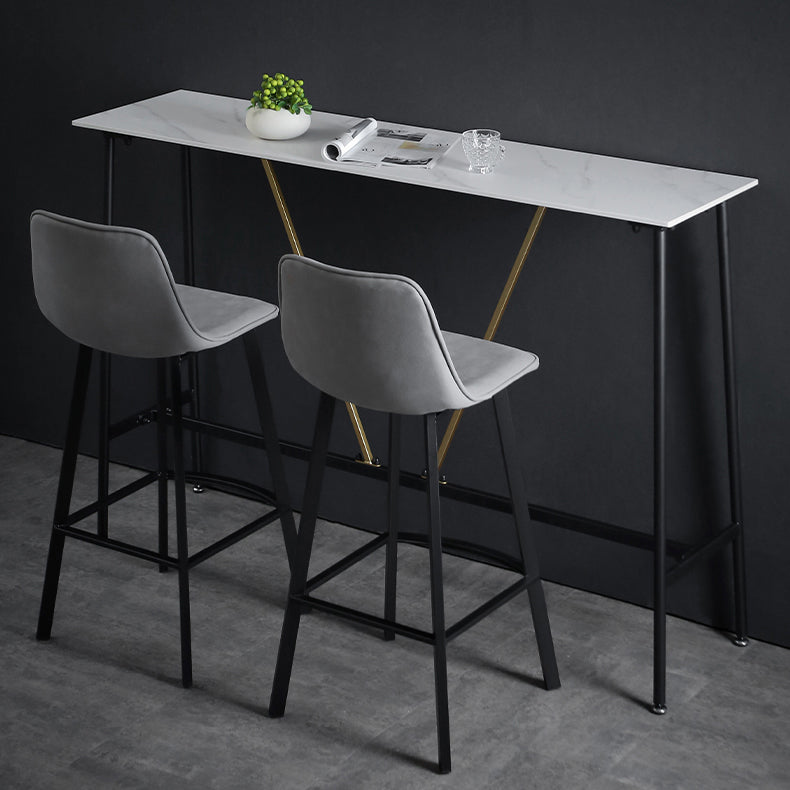 Barhocker im Industriestil mit Eisenbeinen, Thekenhocker für die Restaurantbar