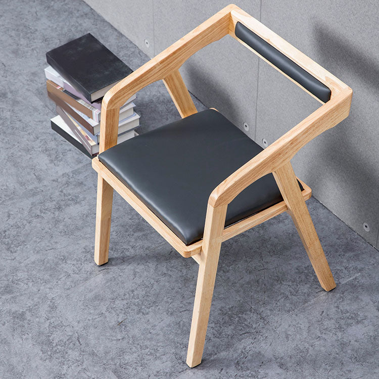 Silla de comedor tapizada con respaldo abierto moderno con acabado mate