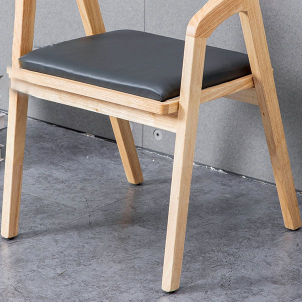 Silla de comedor tapizada con respaldo abierto moderno con acabado mate