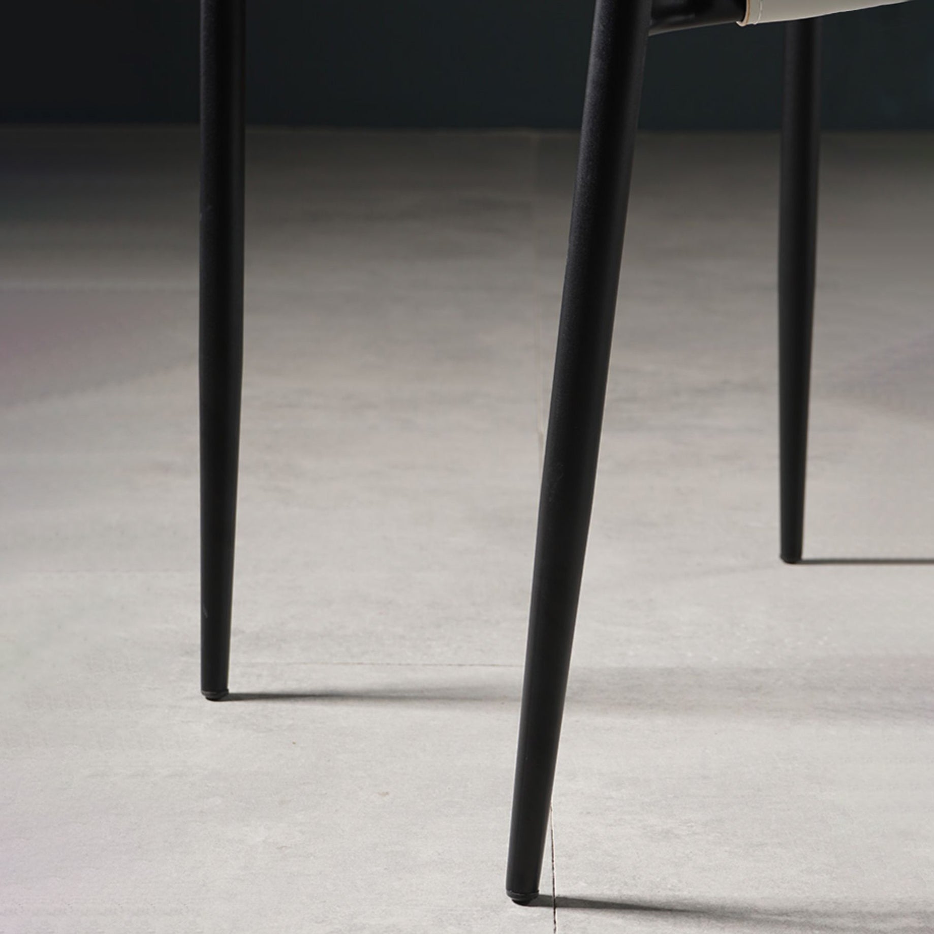 Silla de comedor de cuero de estilo industrial, silla de comedor sin brazos con respaldo sólido