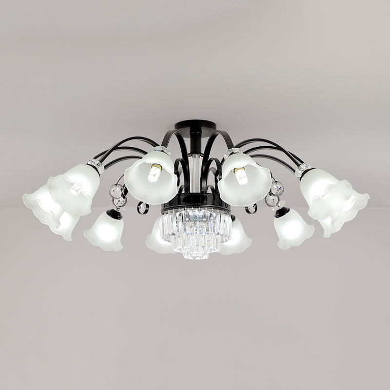 Éclairage de plafond multi-tampon traditionnel à lampe métallique avec une teinte en verre de fleur