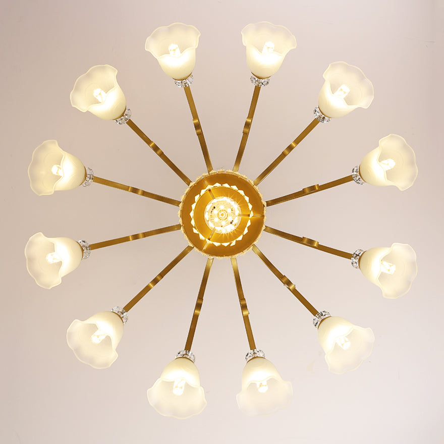 Éclairage de plafond multi-tampon traditionnel à lampe métallique avec une teinte en verre de fleur