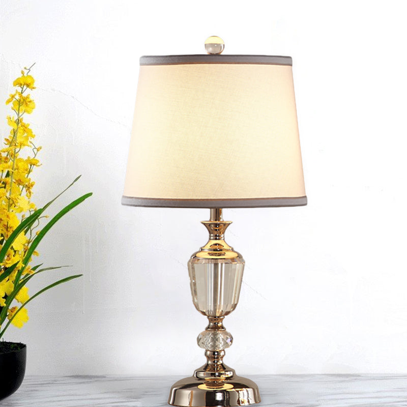 Lampada da comodino in tessuto Modernismo a 1 testa con paralume a botte bianco per soggiorno