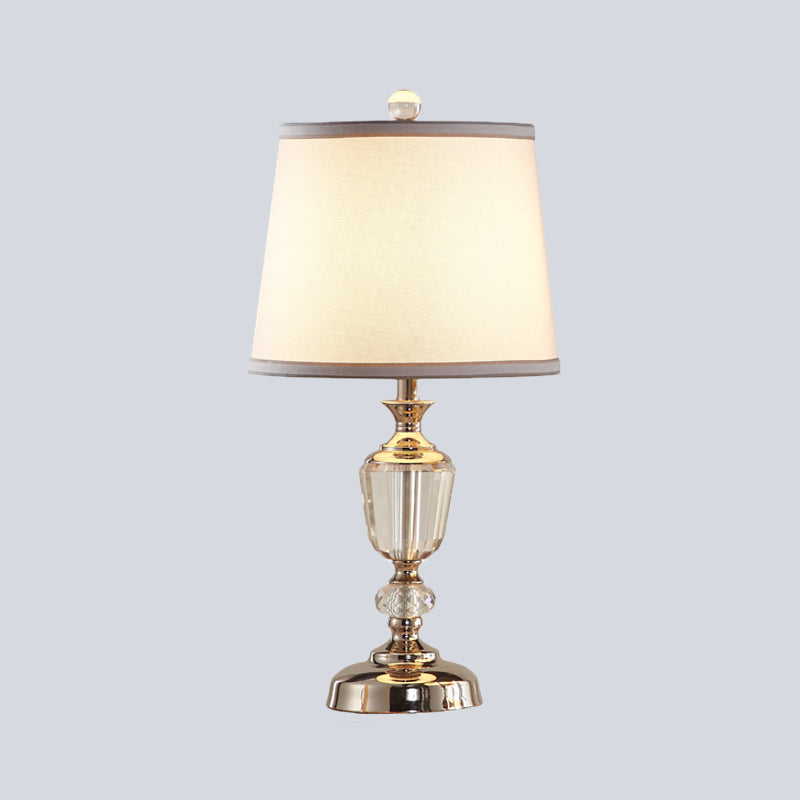 Lampada da comodino in tessuto Modernismo a 1 testa con paralume a botte bianco per soggiorno