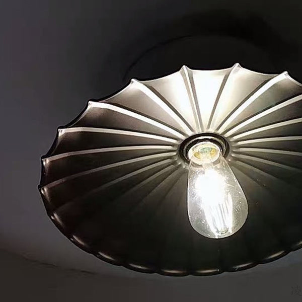 Noir près de lampe à plafond style industriel metal de plafond évasé