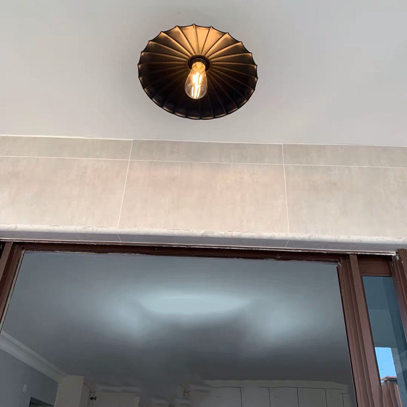 Noir près de lampe à plafond style industriel metal de plafond évasé