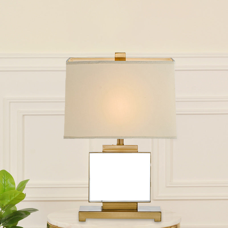 1 lampe de table de salon de tête Lumière de lecture en or moderne avec une nuance de tissu de pagode