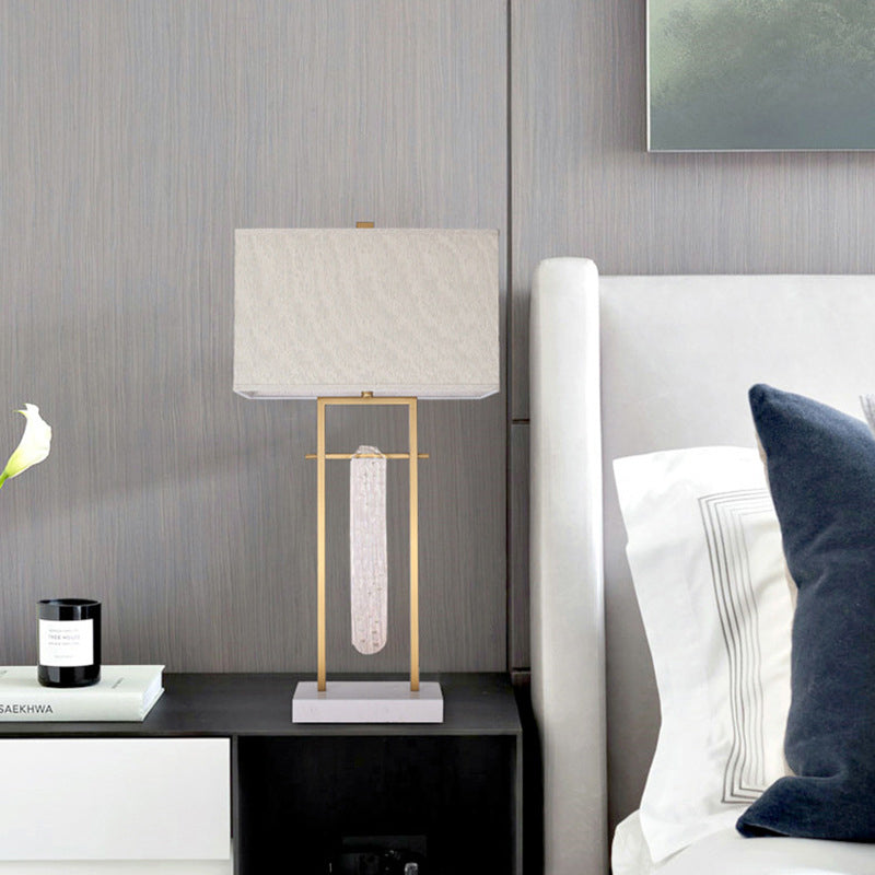 Lámpara de mesa de noche rectangular modernista de tela con 1 bombilla en color blanco para dormitorio
