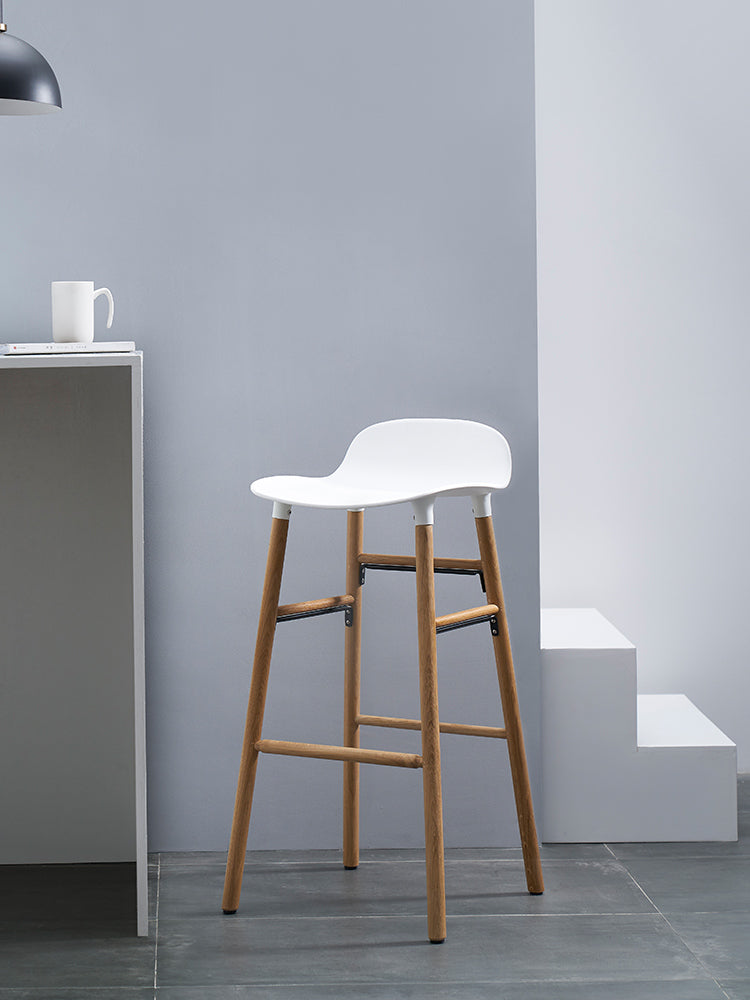 Zeitgenössische, einfache Thekenhocker, 30 Zoll, Holz, 4 Beine, Barhocker für den Innenbereich