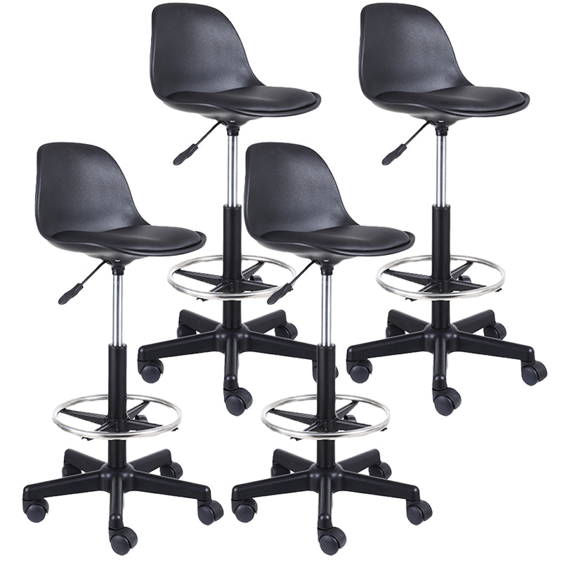 Taburete de bar giratorio de cuero contemporáneo, taburete de bar con respaldo bajo para interiores y patas de hierro