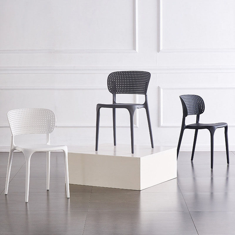Plástico colorido que cena la silla lateral trasera abierta del estilo nórdico de las sillas sin brazos