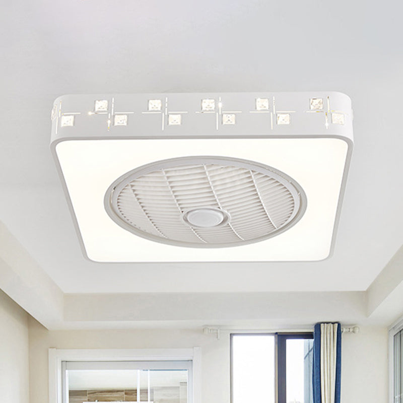 Minimalistische quadratische Hängelüfterbeleuchtung 21,5 "W LED Metal Semi Flush Leuchte in Weiß mit 3 Klingen