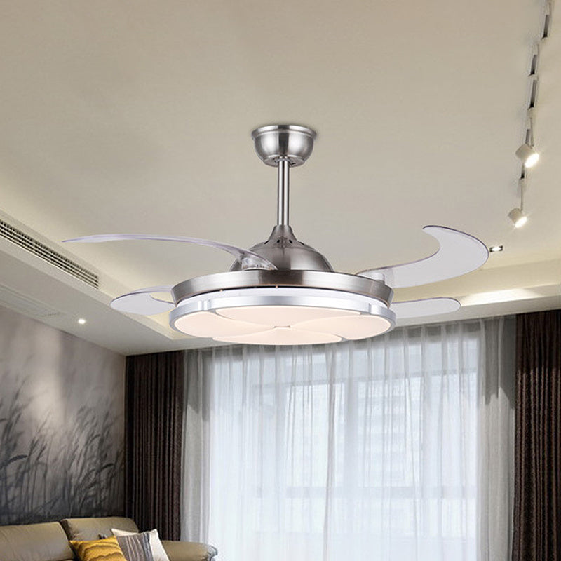 Clover Metal Semi Flush Mount Einfachheit LED Wohnzimmer Deckenlüfterbeleuchtung in Silber mit 4 klaren Klingen, 36 "/42" breit