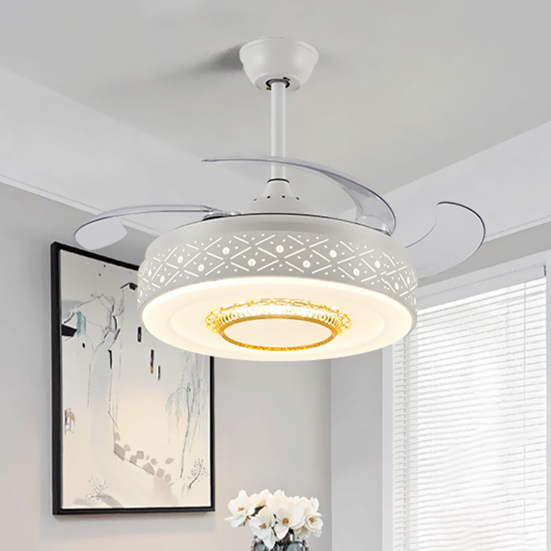 Trommel metalen plafondventilator licht modern 42 "breedte led slaapkamer 4 blades semi -spoelmontage verlichting in wit, afgelegen/muurregeling