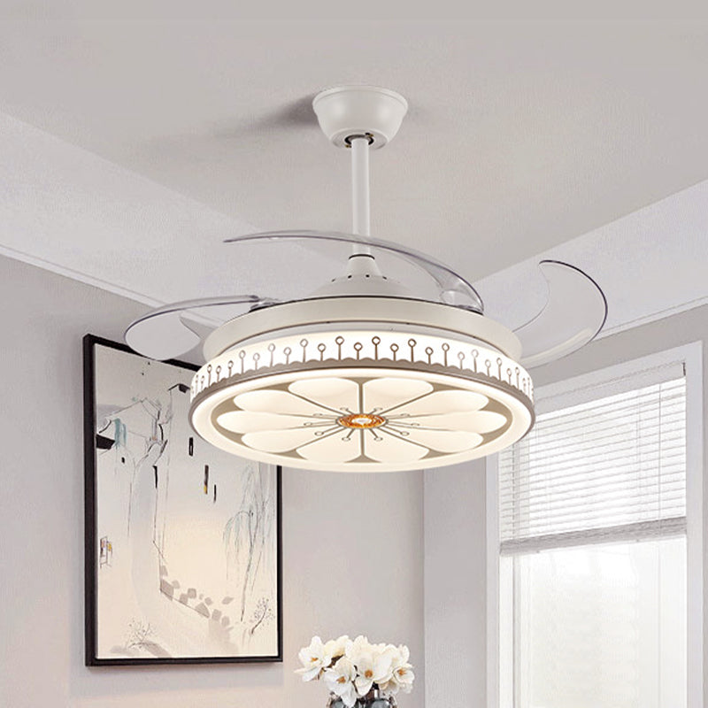 42 "brede LED semi -spoelmontage Licht eenvoudig bloempatroon metalen plafondventilator lamp in wit met 4 messen, externe/wandregeling/frequentieconversie en afstandsbediening