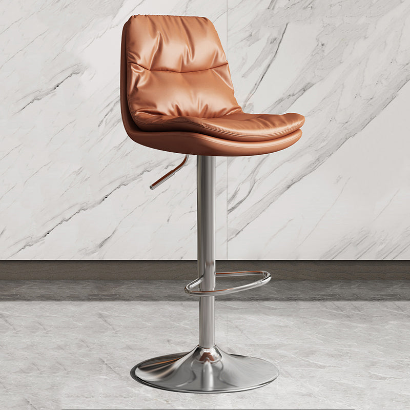 Taburete de bar interior de altura ajustable de cuero moderno con patas de hierro y respaldo bajo