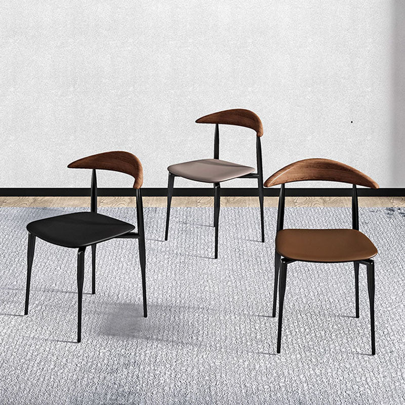 Silla lateral de comedor de cuero de estilo industrial con respaldo abierto