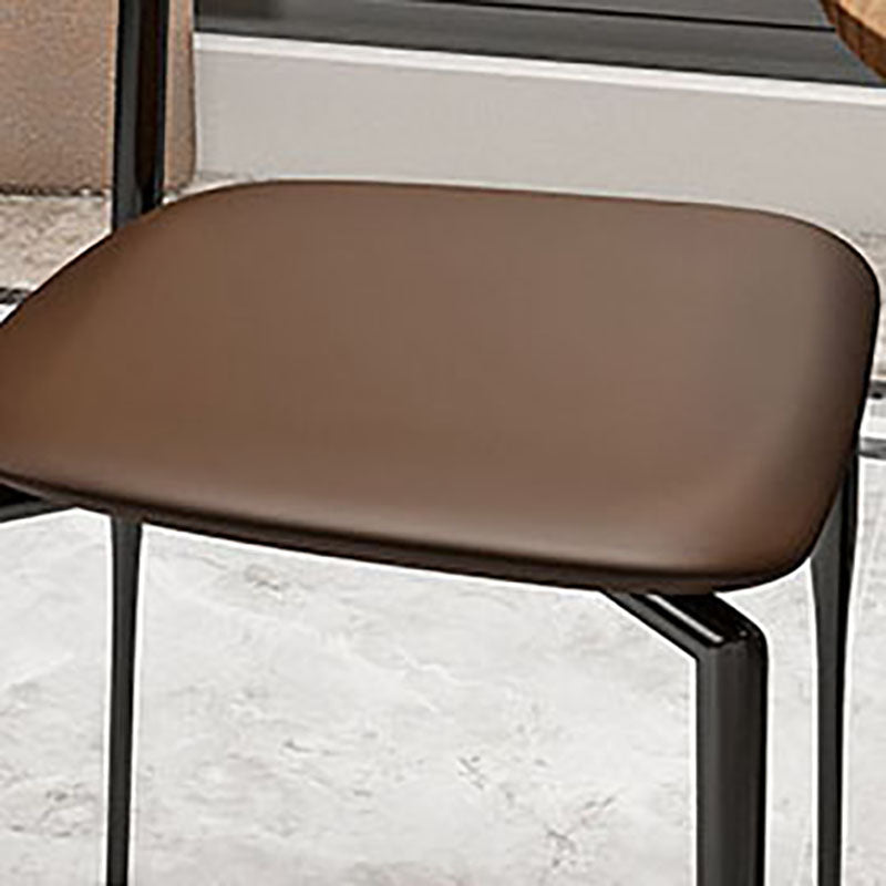 Silla lateral de comedor de cuero de estilo industrial con respaldo abierto