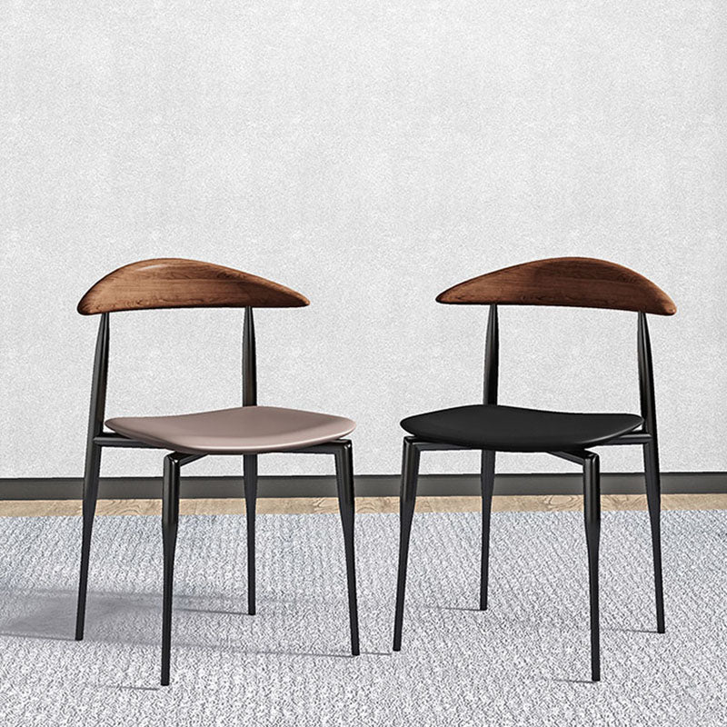 Silla lateral de comedor de cuero de estilo industrial con respaldo abierto