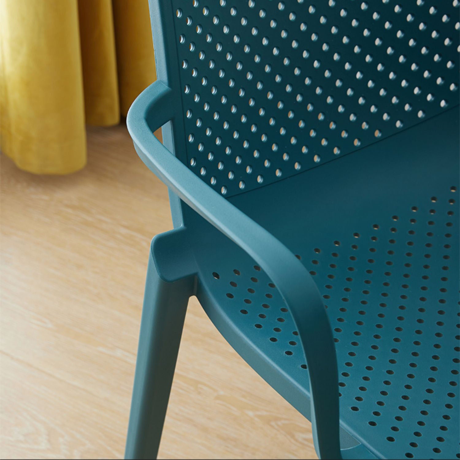 Sillas apilables modernas que cenan los sillones con las piernas plásticas para la cocina