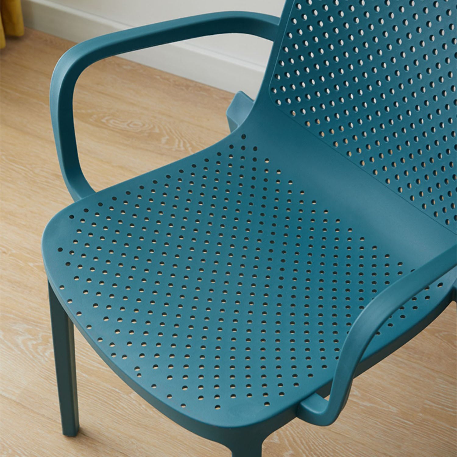 Sillas apilables modernas que cenan los sillones con las piernas plásticas para la cocina