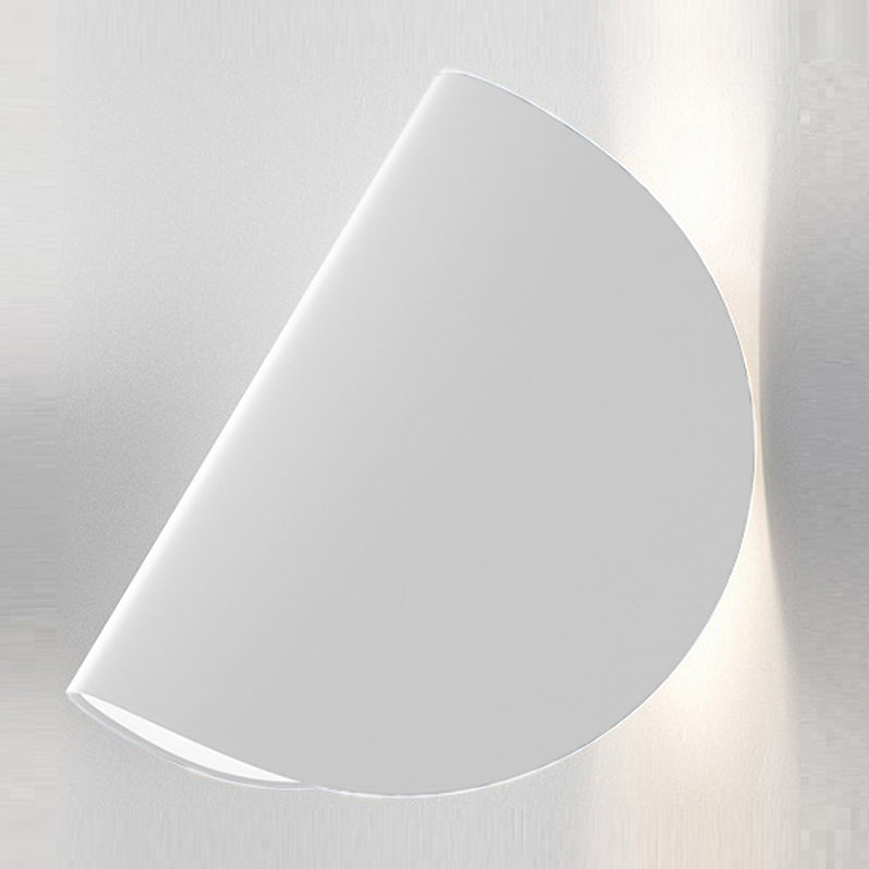 Unique Shade Metal Wall Sconce Modern Style Single Light Wall Mount Light