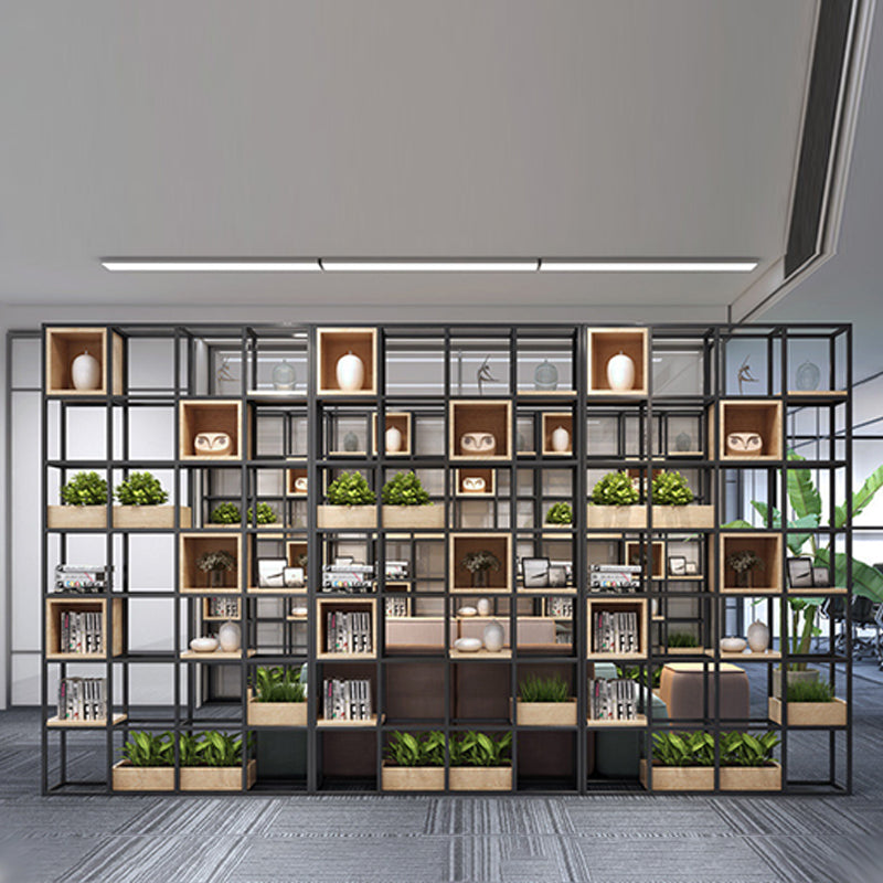 Moderne open etagere boekenplank met zwart ijzeren frame dennenhoutplank